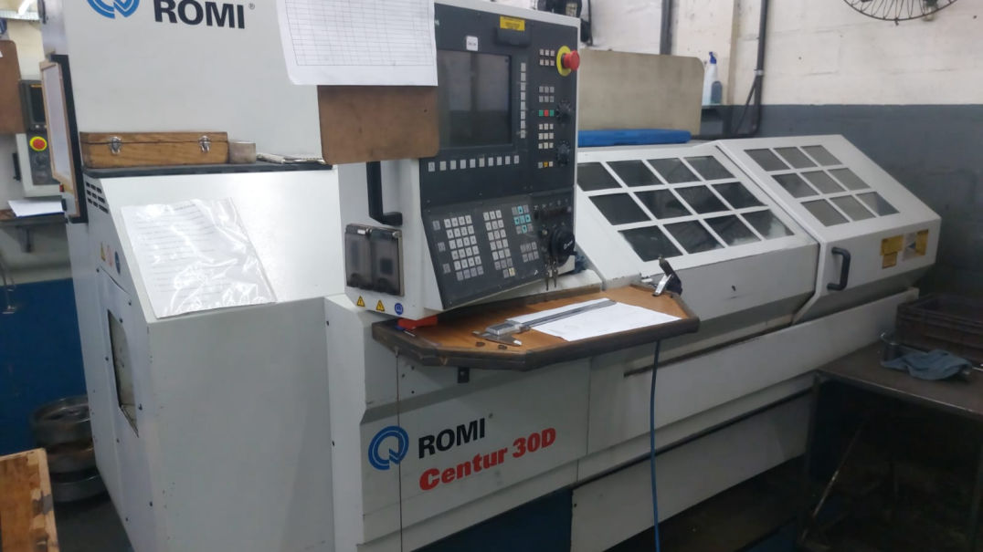 Torno cnc CENTUR 30 D COMANDO SIEMENS placa 8 pol passagem 40 mm com contra-ponto