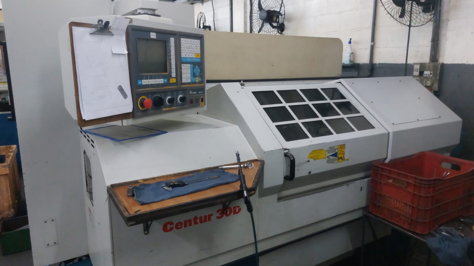 Torno cnc CENTUR 30 D comando MACH 9