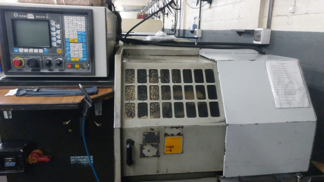 Torno cnc CENTUR 30 D comando MACH 9